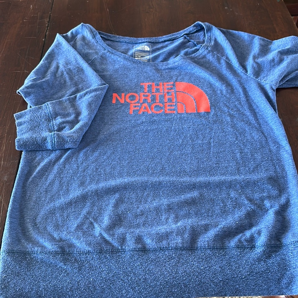 Boat neck lightweight 3/4 sleeve North Face shirt